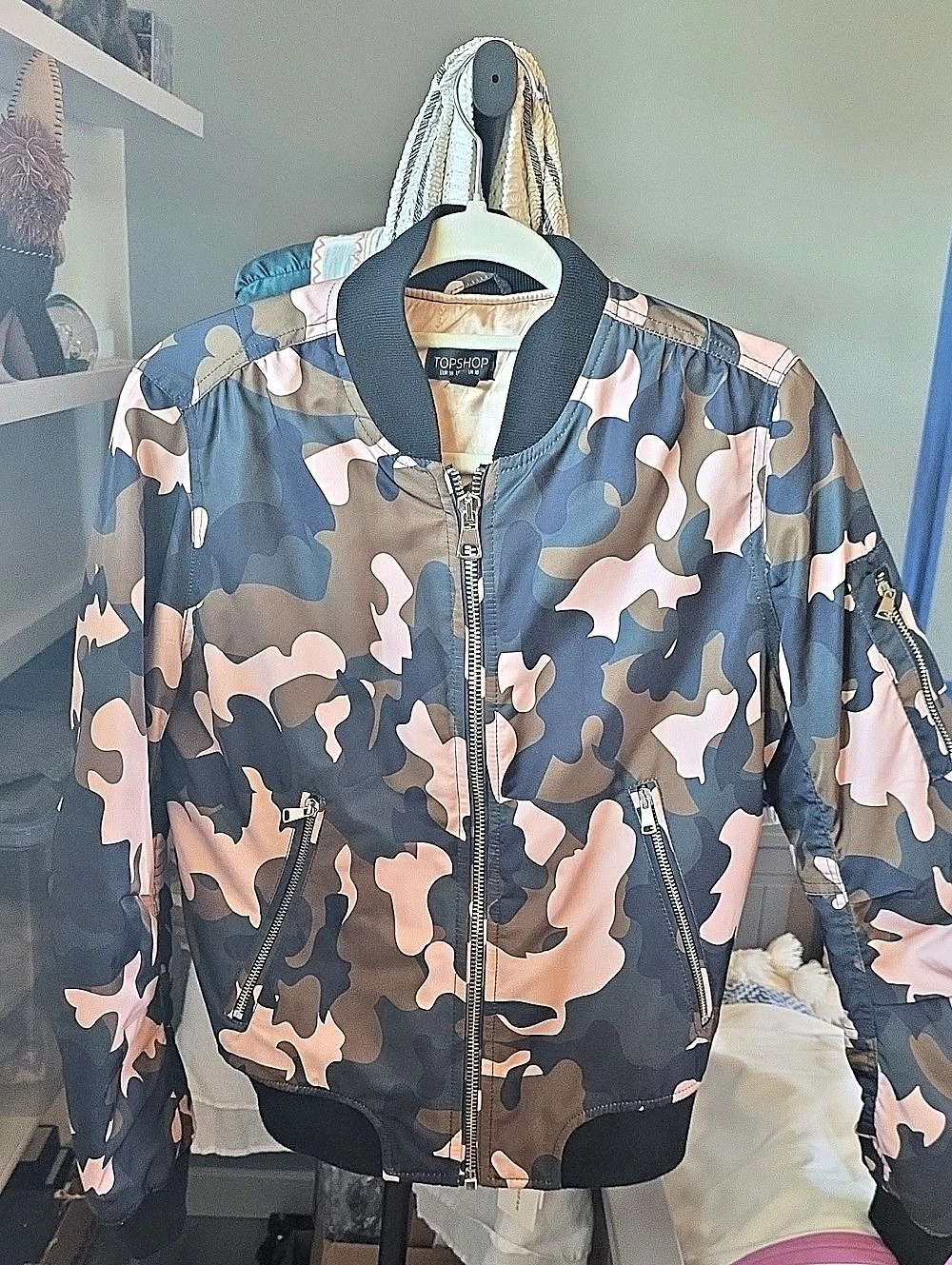 Topshop Camo Bomber Jacket in Camo & Pink Size 6 Like New